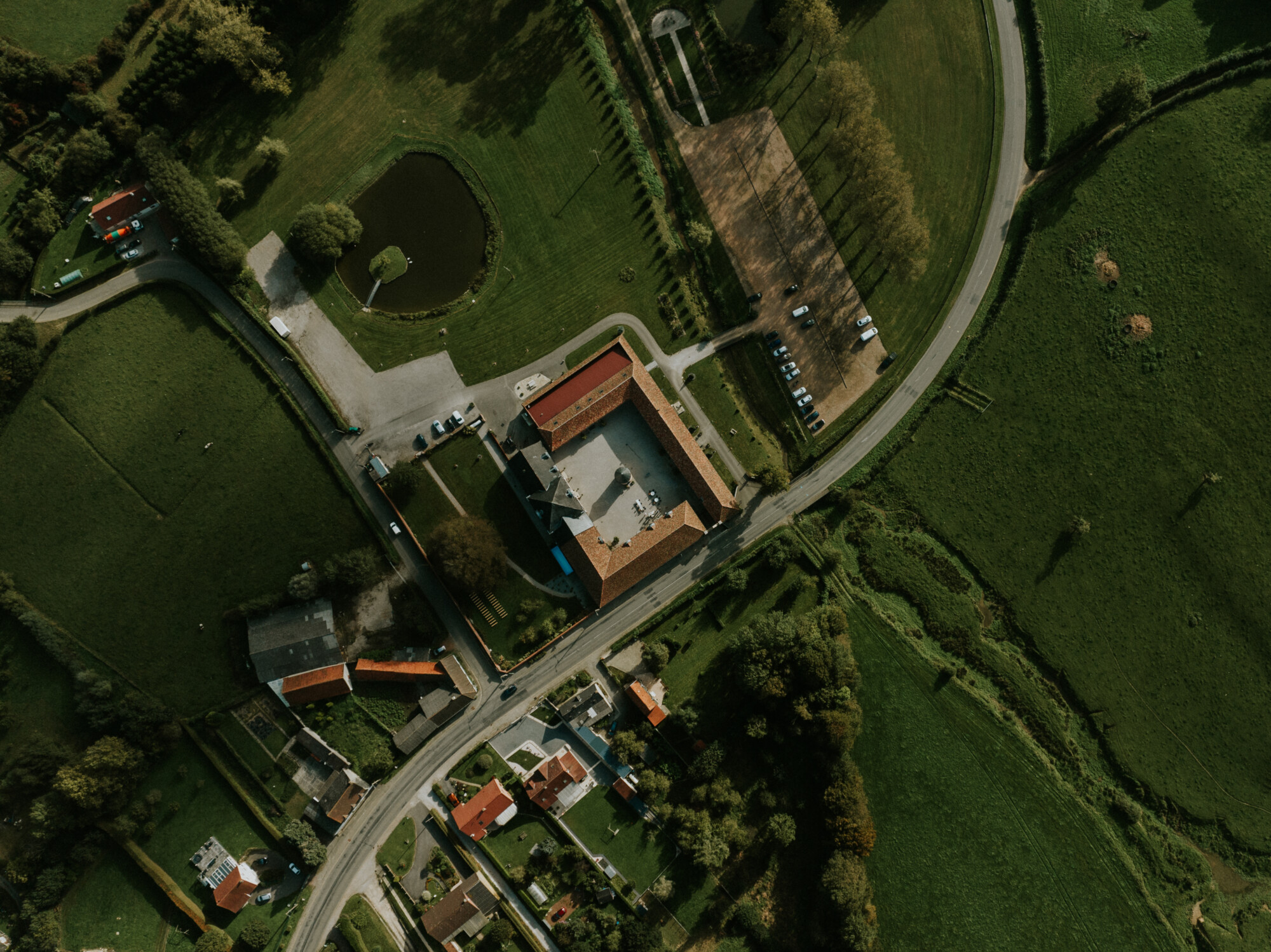 DJI_0685 Parking sécurisé pour un mariage près du Touquet au Domaine de la Traxène.